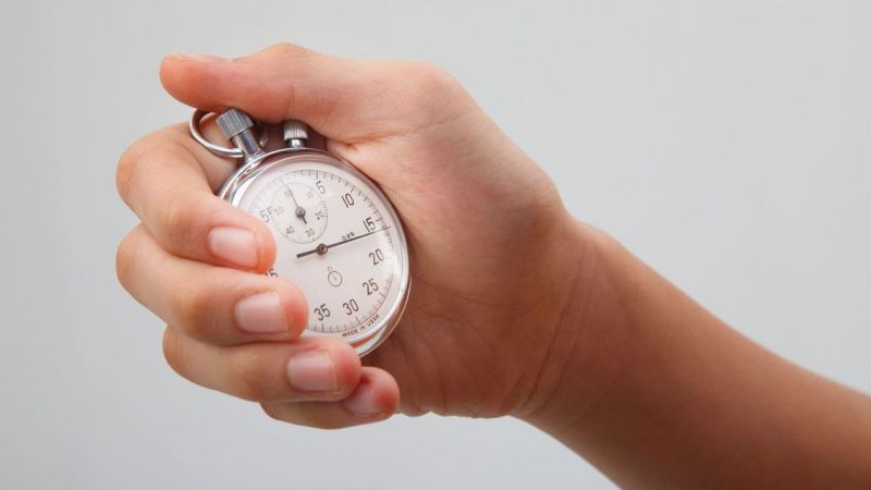 dùng đồng hồ bấm giờ dùng đồng hồ bấm giờ